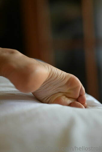 hellostroll Nude Leaks Photo 15