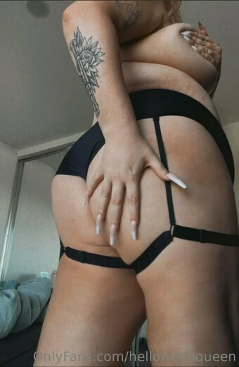 helloweenqueen Nude Leaks Photo 8