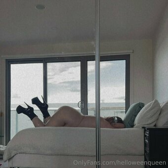 helloweenqueen Nude Leaks Photo 13