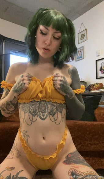 helloyelow Nude Leaks Photo 6