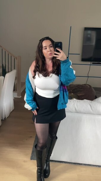 hellsbelllllls Nude Leaks Photo 17