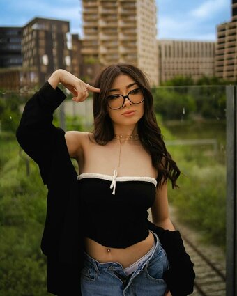 Helydia / Celia Tansel / helydiaa / iamhely Nude Leaks OnlyFans Photo 8