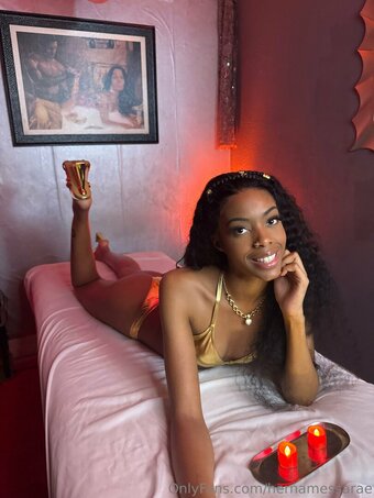 hernamessarae Nude Leaks Photo 10