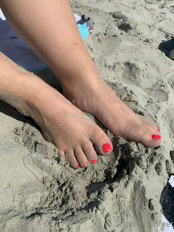 hernylonfeetfree hernylonfeetfree