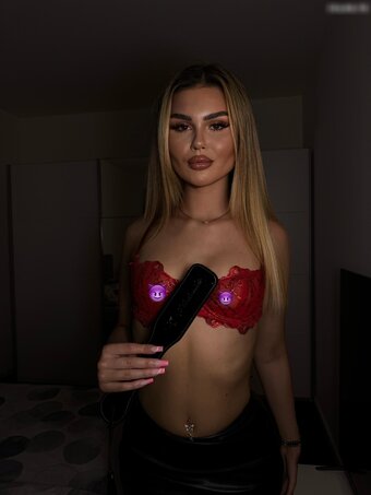 Herrin Bella / bellaraee Nude Leaks OnlyFans Photo 8