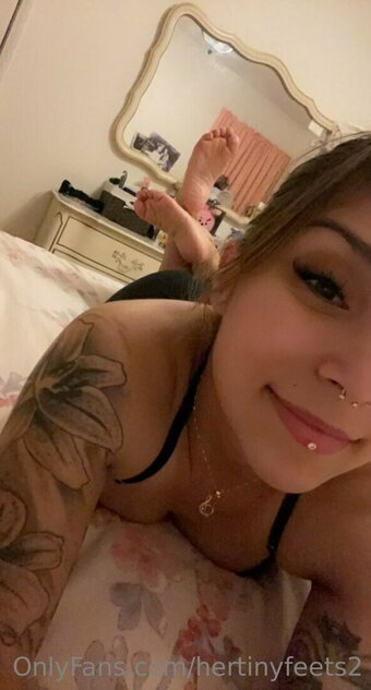 hertinyfeets2 Nude Leaks Photo 9