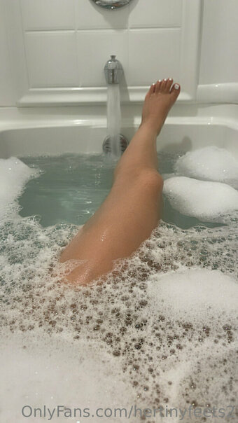 hertinyfeets2 Nude Leaks Photo 12