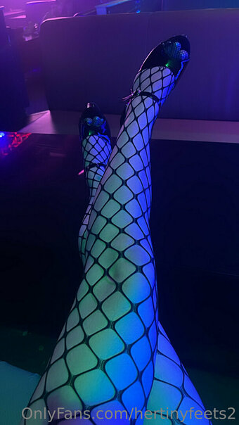 hertinyfeets2