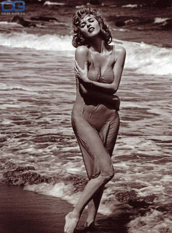 Herzigova Nude Leaks Photo 25