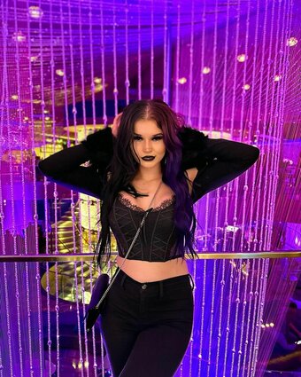 heyitzviolet / heyitzviolet_ / heyitzvioletttt Nude Leaks OnlyFans Photo 4