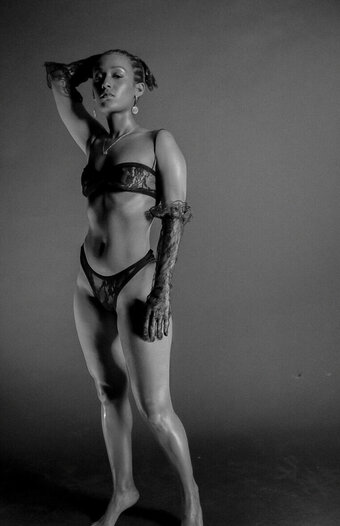 Honnete Bas / honnetebas Nude Leaks Photo 7