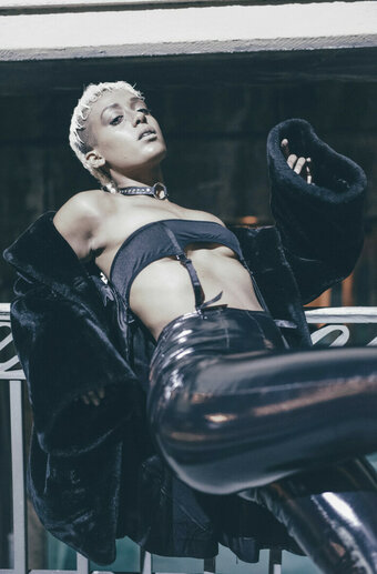 Honnete Bas / honnetebas Nude Leaks Photo 27