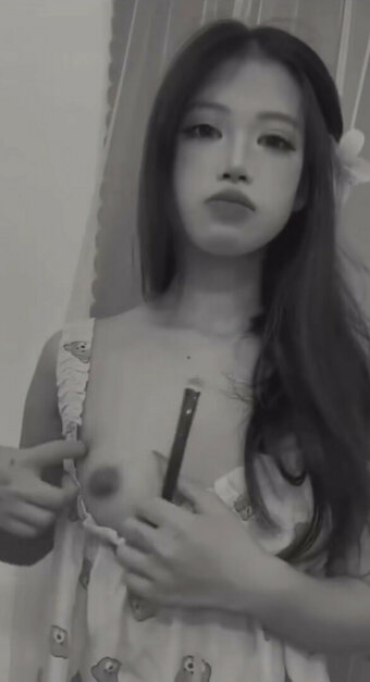 htt98543 Nude Leaks Photo 1