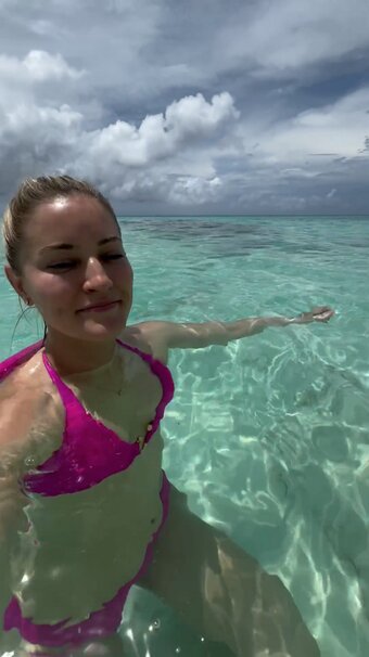 iJustine Nude Leaks OnlyFans Photo 18