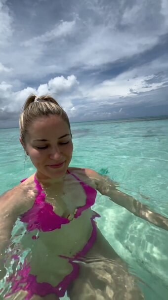 iJustine Nude Leaks OnlyFans Photo 21