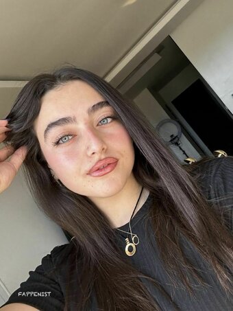 Inès Abdelli Nude Leaks Photo 19