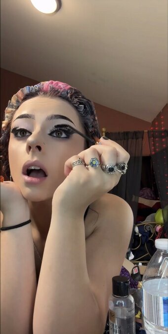 internetvampire.org / Halle 🥀 / omg.its.hal / omg_its_hal / surf.and.turf_ Nude Leaks Photo 4