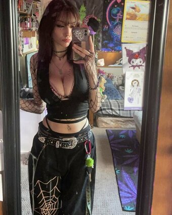 ipukeglitter420_ / ipukeglitter._ / ipukeglitter420 / kaitlin perez Nude Leaks Photo 9