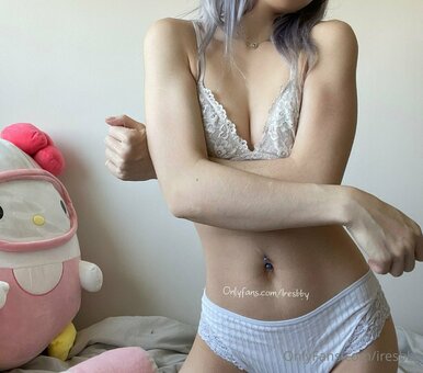 iresbby / Seritonin_ / _seritonin Nude Leaks OnlyFans Photo 11