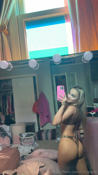 iris.world Nude Leaks Photo 14