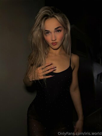 iris.world Nude Leaks Photo 15