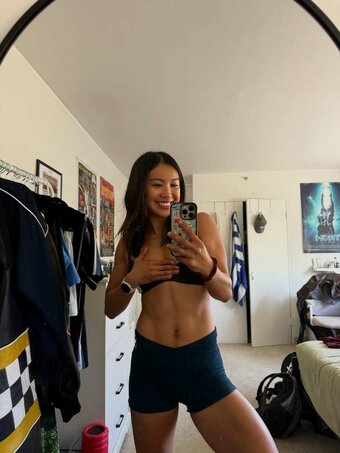 Iris Yang / dyaknowabrother / https: / miss_iris / narplifecrisis Nude Leaks Photo 17