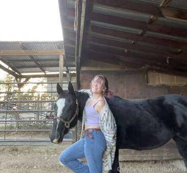 irisbabe719 / aliceinthe719 Nude Leaks Photo 6