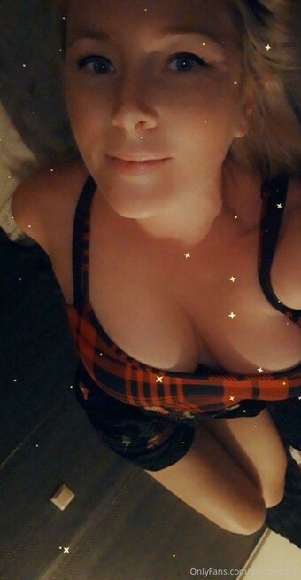 irisqueen28 Nude Leaks Photo 27