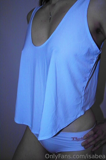 isabea Nude Leaks Photo 3