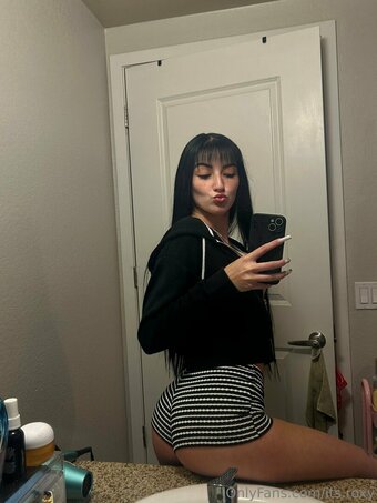 its.roxy / its___roxy Nude Leaks OnlyFans Photo 5
