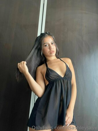 itsashleyskye / ashleysky / rayemilyy Nude Leaks OnlyFans Photo 11