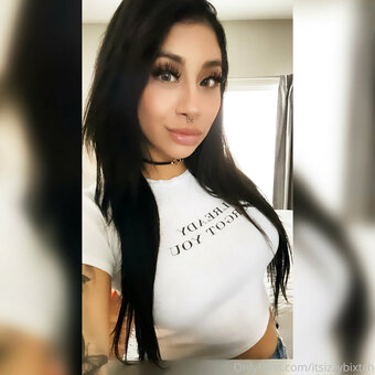 itsizzybixtch Nude Leaks Photo 6