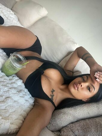 itsmetrinity Nude Leaks Photo 12