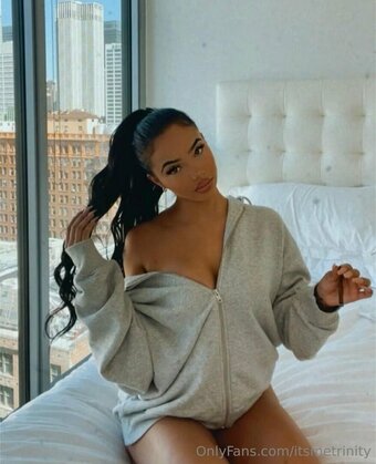 itsmetrinity Nude Leaks Photo 17