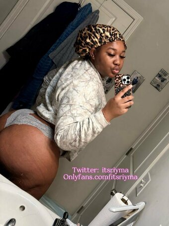 itsriyma Nude Leaks Photo 3