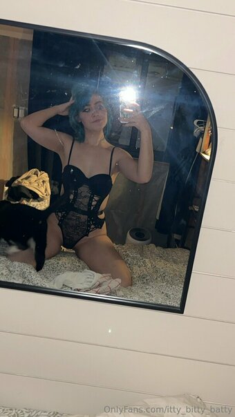 itty_bitty_batty Nude Leaks Photo 1