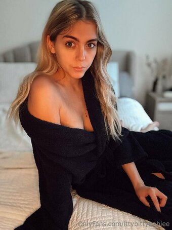 ittybittybabiee / Cloe Laurent Nude Leaks OnlyFans Photo 4