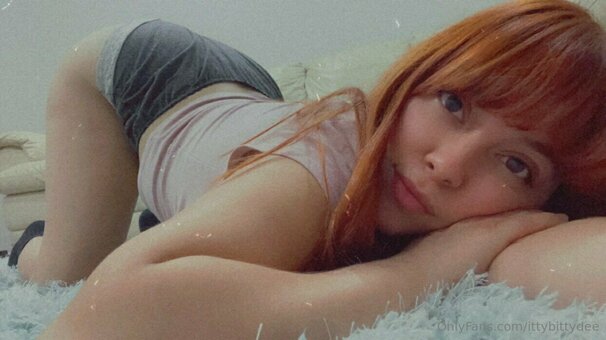 ittybittydee Nude Leaks Photo 12