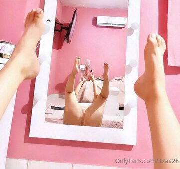 itzaa28 / weareitza Nude Leaks OnlyFans Photo 8
