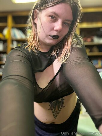 izzetrix Nude Leaks Photo 2