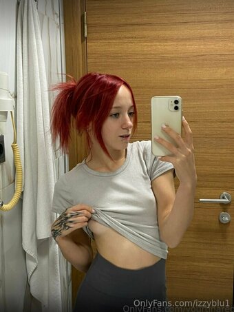 izzyblu1 Nude Leaks Photo 2