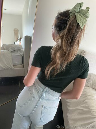izzybutt Nude Leaks Photo 26
