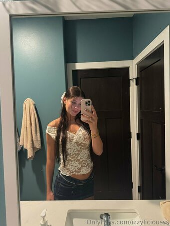 izzyliciousss Nude Leaks Photo 6