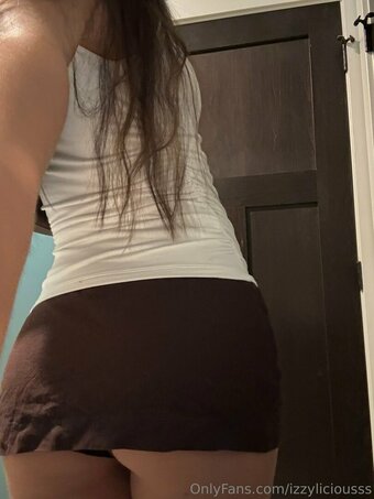izzyliciousss Nude Leaks Photo 12