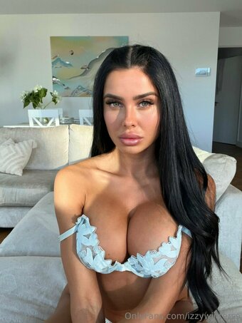 izzywinterss Nude Leaks Photo 4