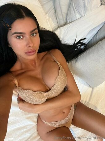 izzywinterss Nude Leaks Photo 9