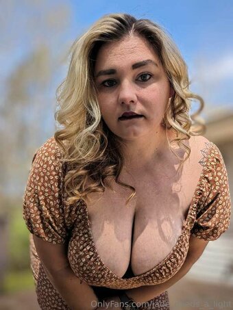 Jade_needs_a_light / https: Nude Leaks OnlyFans Photo 3