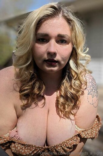 Jade_needs_a_light / https: Nude Leaks OnlyFans Photo 5
