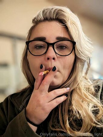 Jade_needs_a_light / https: Nude Leaks OnlyFans Photo 14