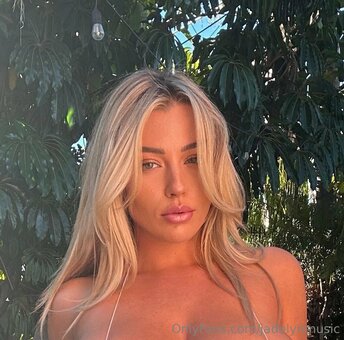 Jadelynmusic / Jadelyn Breier Nude Leaks OnlyFans Photo 13